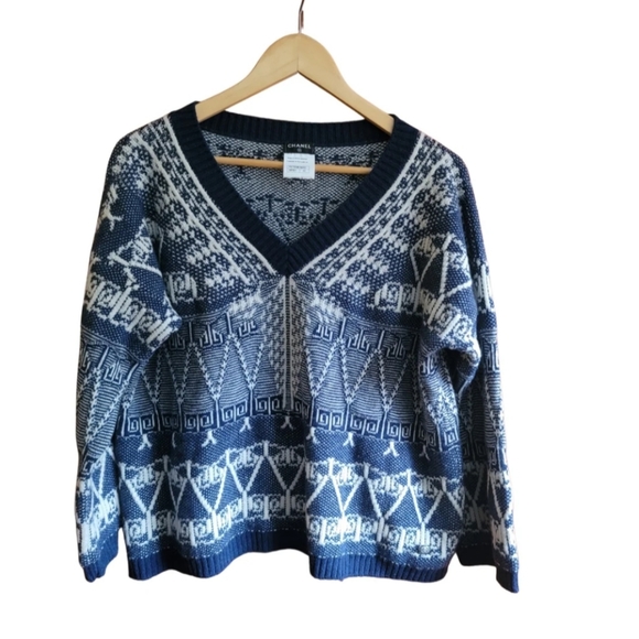 CHANEL Sweaters - SOLD Chanel CC logo Cashmere Sweater